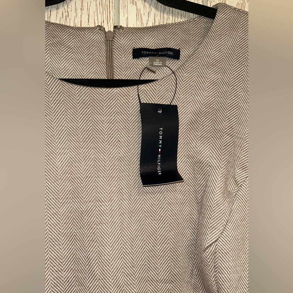 NWT Tommy Hilfiger women’s 14 Light Gray Sleeveless Midi Dress with Brown Belt - Picture 2 of 5